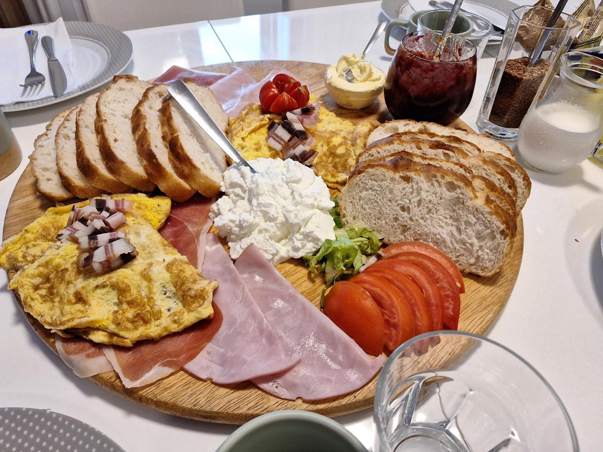 Vrlika Mare B&B 외부 사진