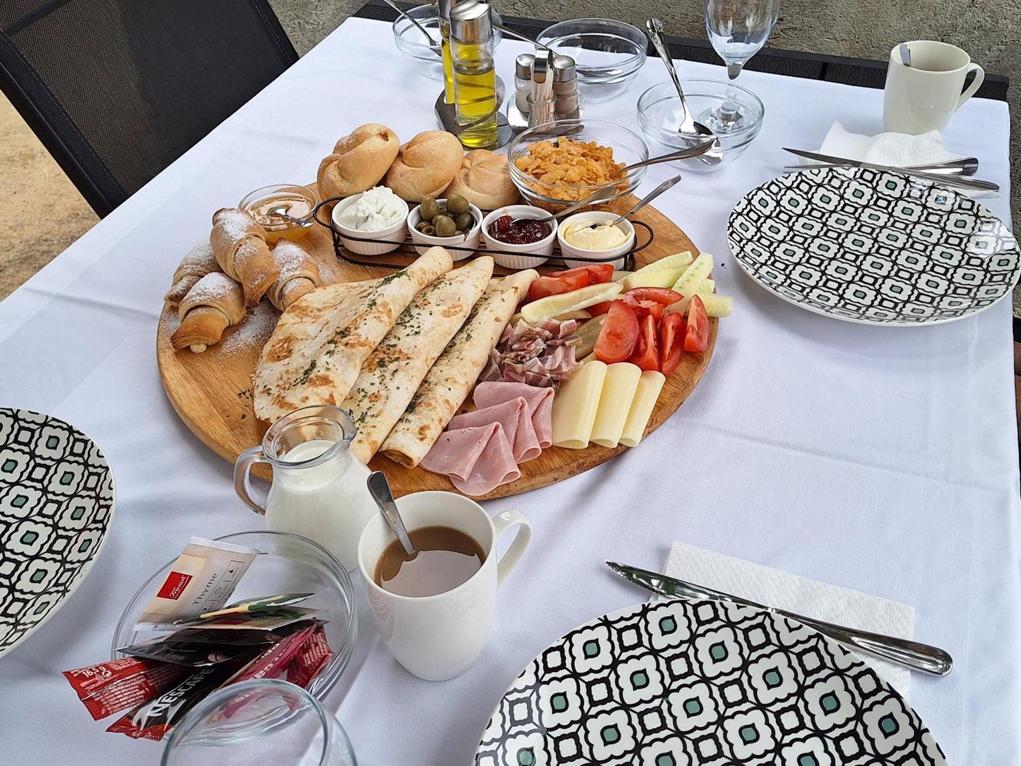 Vrlika Mare B&B 외부 사진